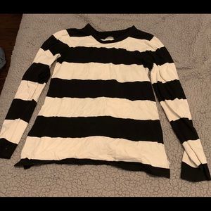 Small old navy black and white long sleeve shirt